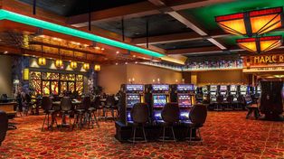 Se enojó en el casino, rompió una de las máquinas, dañó un plasma y destrozó un blindex