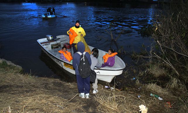 Pese a la creciente del río Paraná, más de 50 niños santafesinos retornaron a la escuela