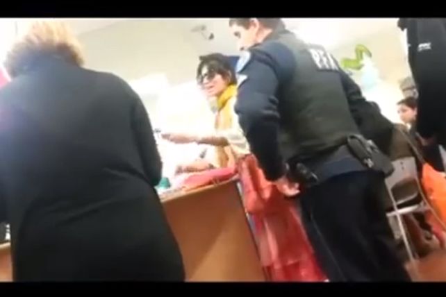 El ataque de furia de una clienta en un local de telefonía celular