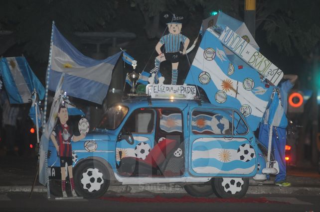 Santa Fe también salió a festejar el triunfo de la Selección Argentina en el debut mundialista