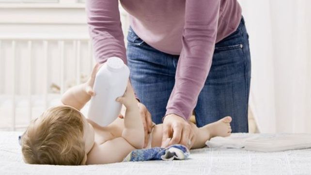 Retiran de mercados del mundo talco para bebés denunciado por ocasionar cáncer