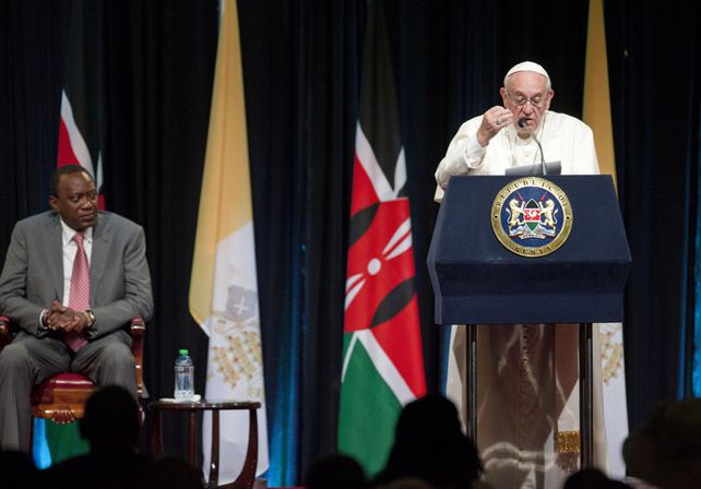 El papa exhortó a kenianos a trabajar por la paz
