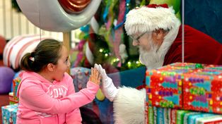 La OMS aseguró que Papá Noel es inmune al coronavirus y podrá repartir los regalos