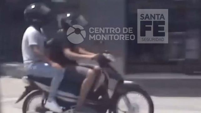 Las cámaras del 911 captaron la persecución y arresto de dos hombres en Aristóbulo del Valle