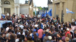 Una multitud acompañó al cortejo y dio el último adiós a Micaela García