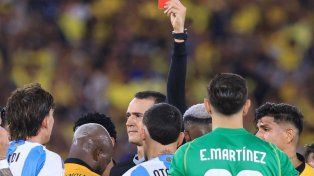 Otamendi y una despedida inesperada: expulsado y ¿se perdería el debut del Mundial?