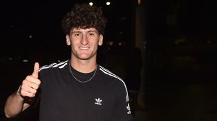 Todo okey. Mateo Tanlongo llegó este domingo y este lunes por la mañana llevó adelante los trámites de rutina para sumarse a Sporting.