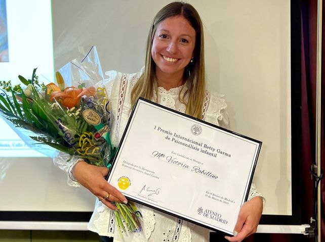 Una profesional de la UNR ganó el premio al mejor trabajo de clínica psicoanalítica con infancias
