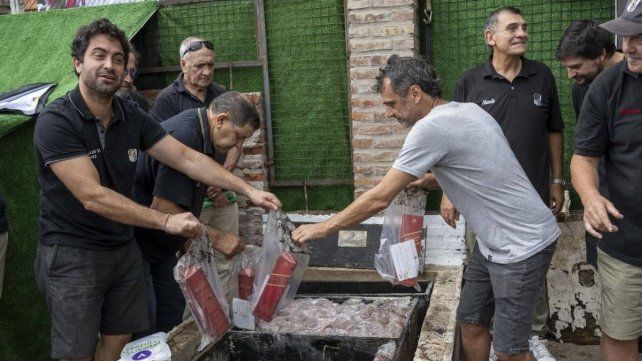 Estudiantes descubrió la tumba y celebró el 90° aniversario del rugby en el club