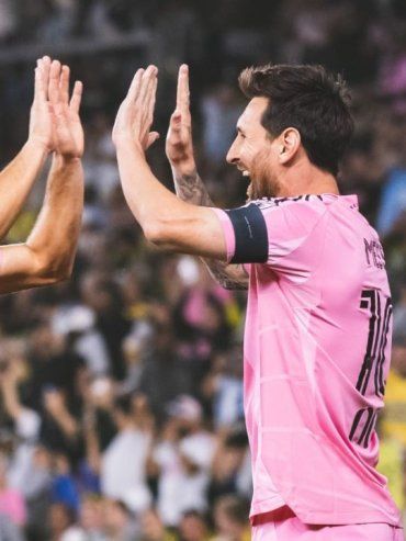Messi clavó otro golazo de tiro libre y va por la conquista de un nuevo récord