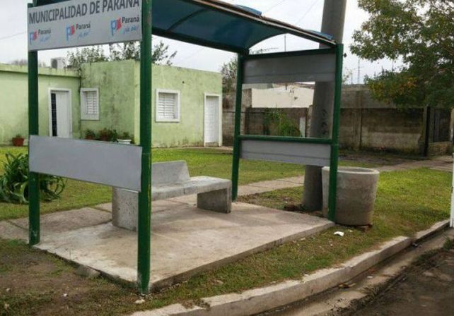 Una joven herida en una parada de colectivo denunció amenazas