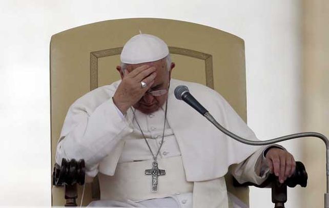 Afligido. Bergoglio dijo que sentía las patadas en el alma.