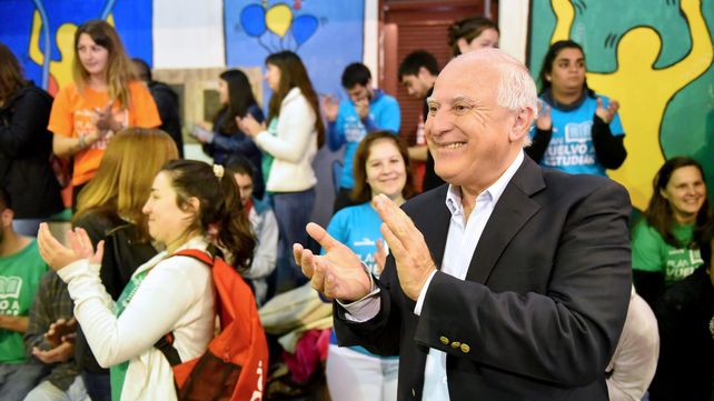 El gobernador Miguel Lifschitz se mostró orgulloso por los indicadores educativos santafesinos.