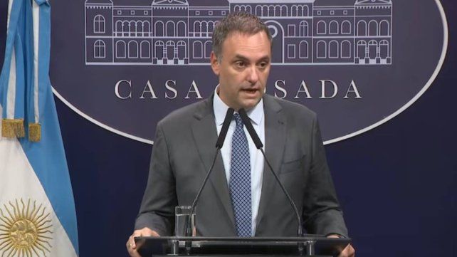 Manuel Adorni anunció el cierre de Vialidad Nacional.