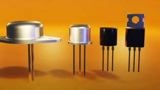 Transistores de primera generación, de los años 50. Actualmente son microscópicos y se imprimen millones en la superficie de un microchip.&nbsp;