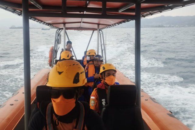 Desapareció un grupo de periodistas que iba a cubrir la erupción del volcán Krakatoa