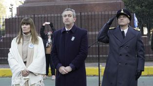 El intendente Javkin junto a la ministra de Cultura de la provincia Susana Rueda, encabezaron el acto por el Día de la Independencia.