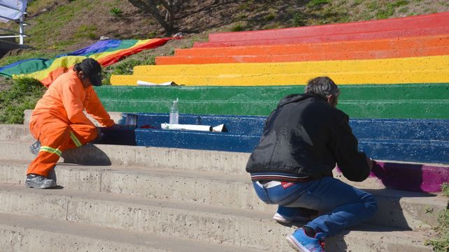 Pintan la Escalera de la Diversidad en el Parque Urquiza