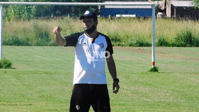 Andrés Formento asumió la dirección técnica de Cosmos FC en reemplazo de Leandro Birollo que continúa como presidente.