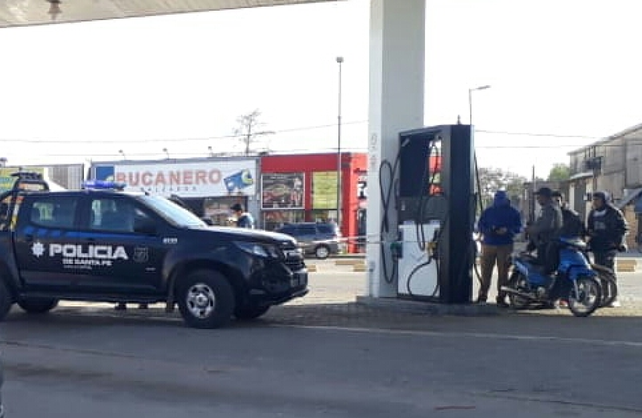 Intentaron asesinar a una playera en una estación de servicio