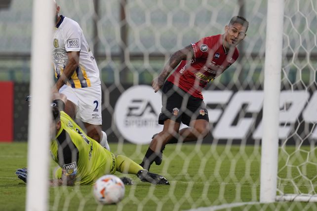 Central se vio sorprendido con el gol de Pernía, que puso a Caracas arriba en el marcador. Después el canalla lo empató.