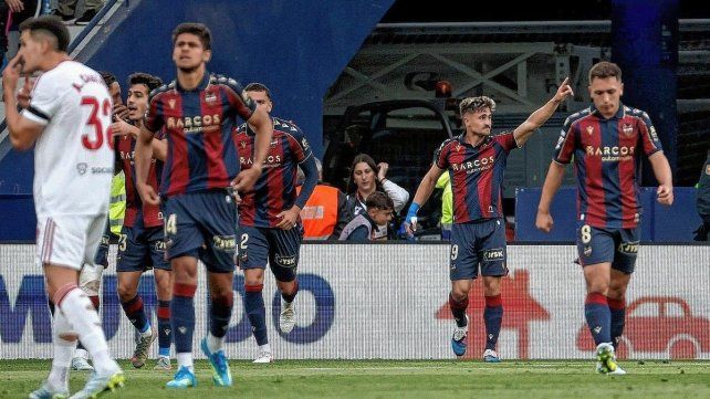 Sevilla perdió ante Levante y quedó muy comprometido con el descenso