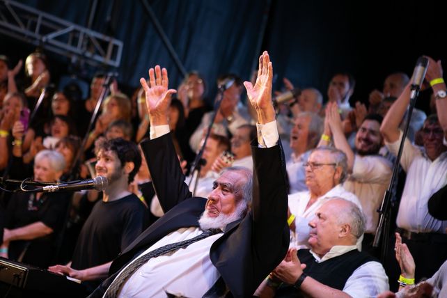 Zamba Quipildor fue distinguido al finalizar su presentación en Timbúes