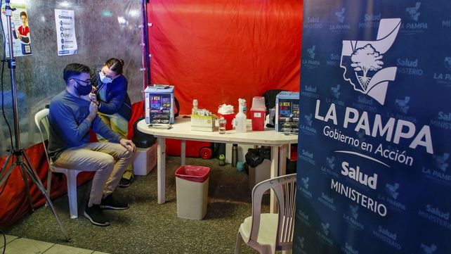 La vacunación en la Argentina continúa a ritmo sostenido