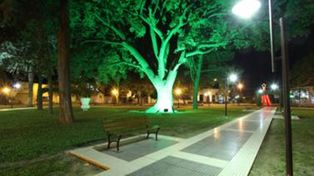 Recreo: un nene recibió una descarga de un poste de luz en la plaza central