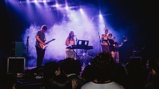 Para cerrar este último sábado de vacaciones de invierno, a partir de las 17 habrá música en vivo en el Galpón 11. Primero se presentará la banda Catar Di Nensis&nbsp; y luego, habrá un set de 20 minutos del dúo invitado Chino y Luka