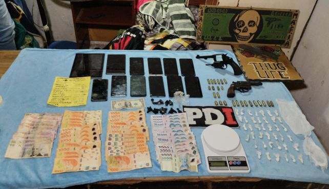 Parte del material incautado en los allanamientos en zona sur.