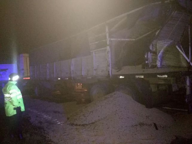 Violento choque en cadena que involucró a cinco camiones y dos automóviles dejó varios heridos