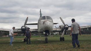 Trasladaron el avión ex Laer que estaba en el predio del Aeroclub de Sauce Montrull