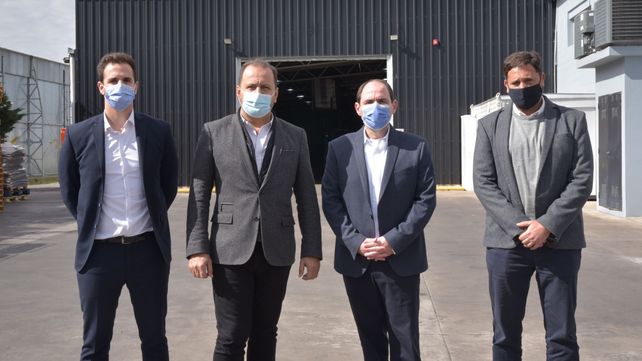 Representantes de la compañía FMC junto al secretario de Agricultura de la Nación