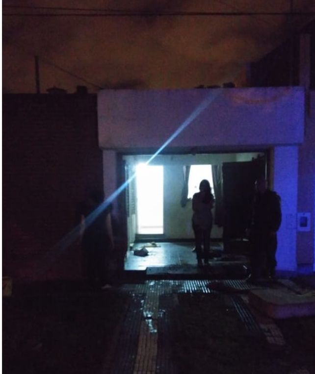 Su hijo prendió sahumerios y se incendió el colchón