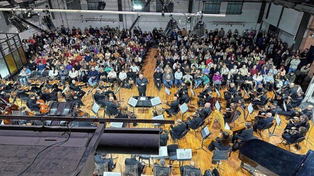 La Sinfónica de Entre Ríos se presentó ante más de 400 personas en La Vieja Usina de Paraná.