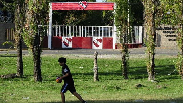 El acceso a la pensión de la entidad de Avellaneda. La denuncia judicial partió del club luego de que uno de los futbolistas se quebrara.