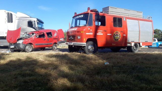 Una mujer murió en un siniestro vial ocurrido en ruta nacional 12 a la altura de Ceibas. En el vuelco resultaron heridos el esposo y los hijos