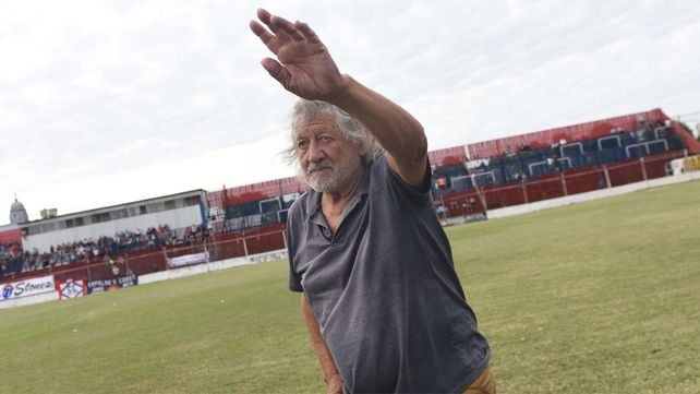 Murió el Trinche Carlovich, el ídolo charrúa que fue golpeado en forma salvaje en un intento de robo