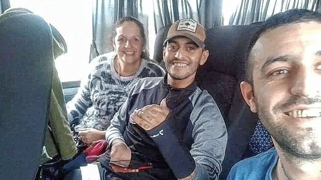 El oficial Gabriel Sanabria volvió a San Javier y fue recibido por una multitud