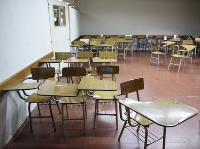 aulas vacías. Los profesores reclaman un 25% de incremento salarial y no dictan clases hasta el jueves.