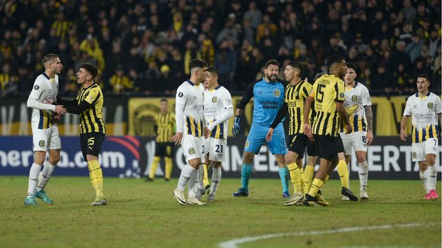 Contra Pe&ntilde;arol, en Montevideo, el canalla ten&iacute;a la obligaci&oacute;n de ganar. Baj&oacute; de la Libertadores a la Copa Sudamericana.