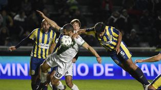 Fragilidad. Insúa gana ante la presencia de los nada sólidos zagueros canallas;&nbsp; Mallo pierde y Komar y Quintana solo miran.