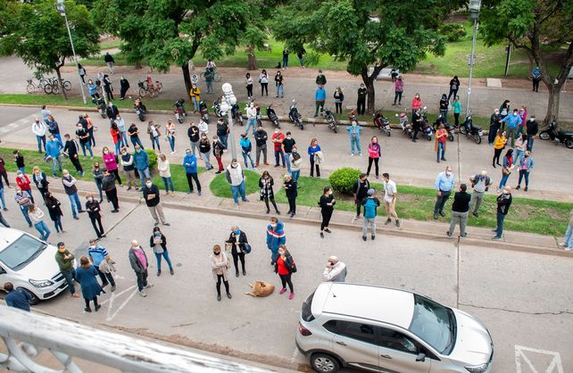 Los comerciantes de Esperanza se manifestaron frente a la municipalidad. Gentileza: Ucoes