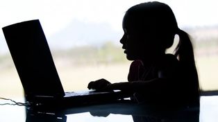 Imputaron por grooming a un docente en Esperanza
