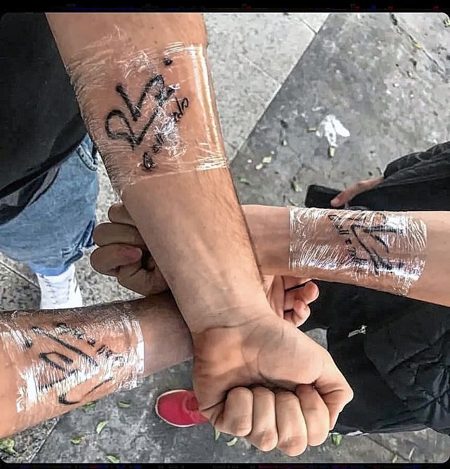 Paranaenses lograron tatuarse la firma de Marcelo Gallardo