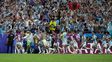 El delirio fue toda de Argentina, en otro final para el infarto. Jugó mal ante Suiza pero pasó a semifinales del Mundial. Ahora, Inglaterra. El delirio fue toda de Argentina, en otro final para el infarto. Jugó mal ante Suiza pero pasó a semifinales del Mundial. Ahora, Inglaterra.