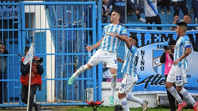 Atlético Tucumán superó 2-1 a Lanús y cosechó su primera victoria en la Liga Profesional.