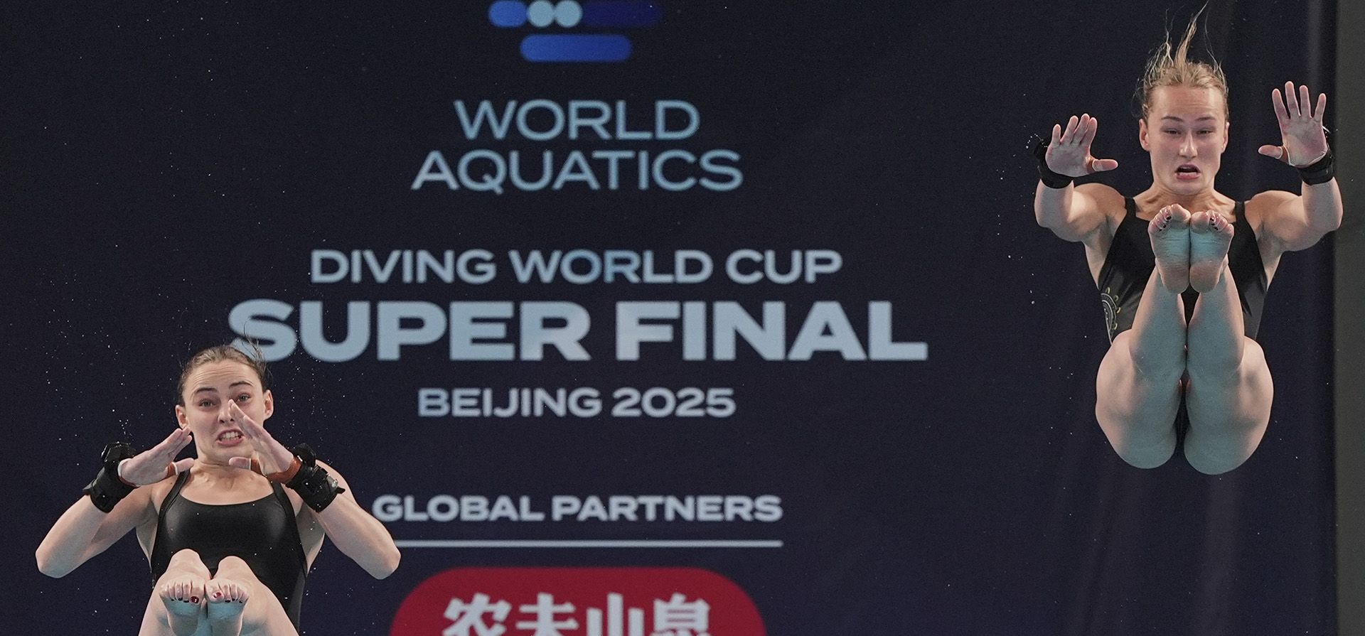 Las australianas Ellie Cole y Ruby Drogemuller compiten en la prueba de plataforma sincronizada de 10 m femenina para la Súper Final de la Copa del Mundo de Saltos, celebrada en el Cubo de Agua de Pekín, el viernes 2 de mayo de 2025. (Foto AP/Ng Han Guan) Las australianas Ellie Cole y Ruby Drogemuller compiten en la prueba de plataforma sincronizada de 10 m femenina para la Súper Final de la Copa del Mundo de Saltos, celebrada en el Cubo de Agua de Pekín, el viernes 2 de mayo de 2025. (Foto AP/Ng Han Guan)