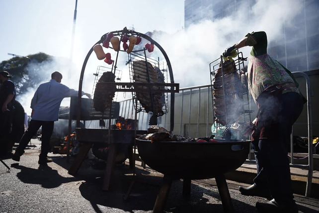 El reciente campeonato nacional de asado en la avenida 9 de Julio llenó el cenro de la ciudad de Buenos Aires de humo.&nbsp;